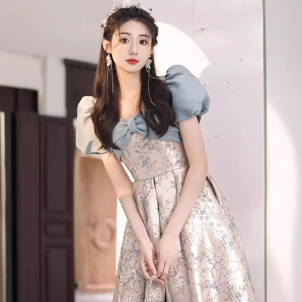 ブルーのイブニングドレスエレガントなプリンセススタイル成人式のホステスの宴会ドレス