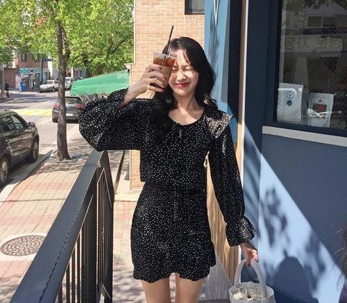 1296．花柄タイトミニワンピース（ブラック）