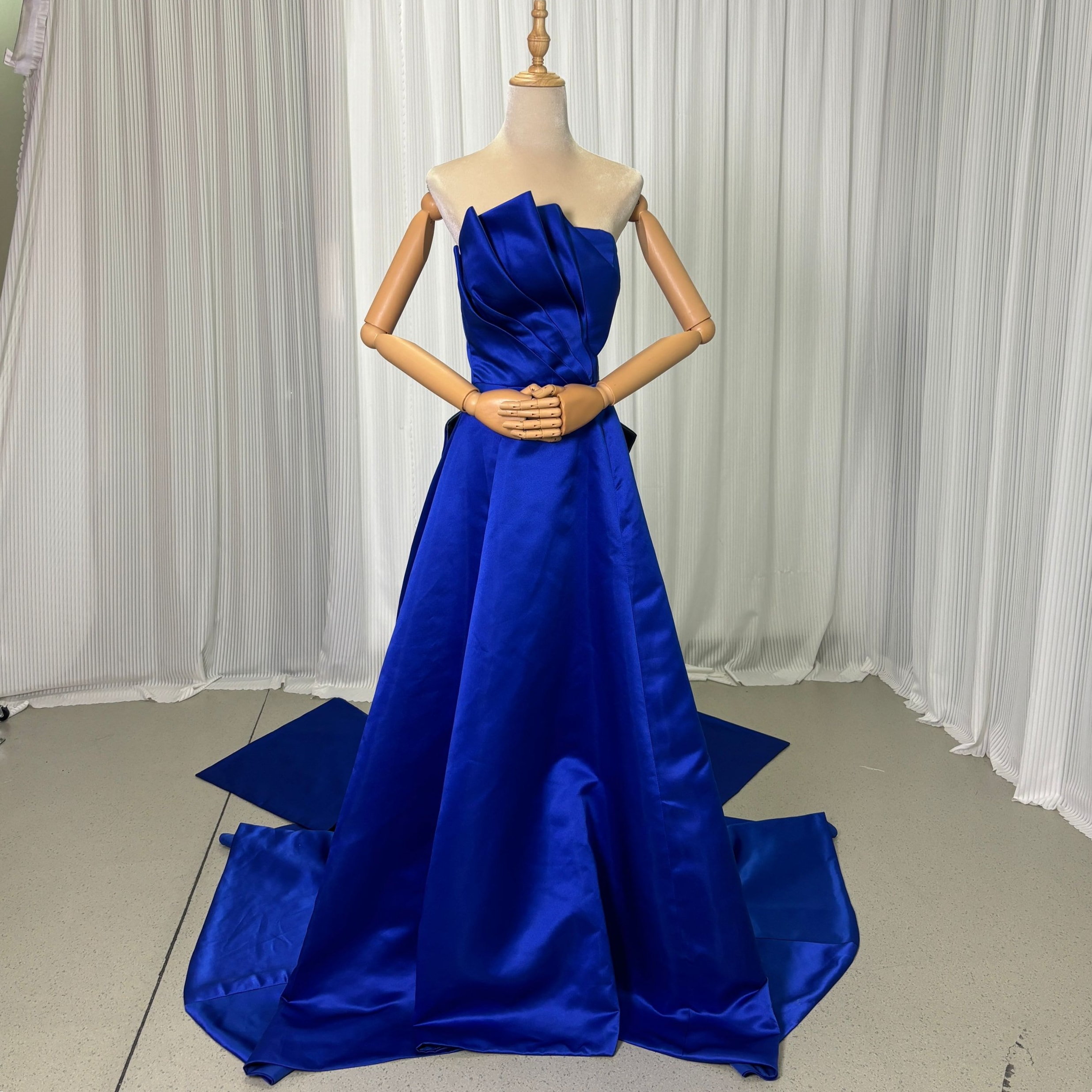 カラードレス ジュエルブルー ベアトップ ハンドドレープ 光沢感 バックリボン 編み上げ 演奏会
