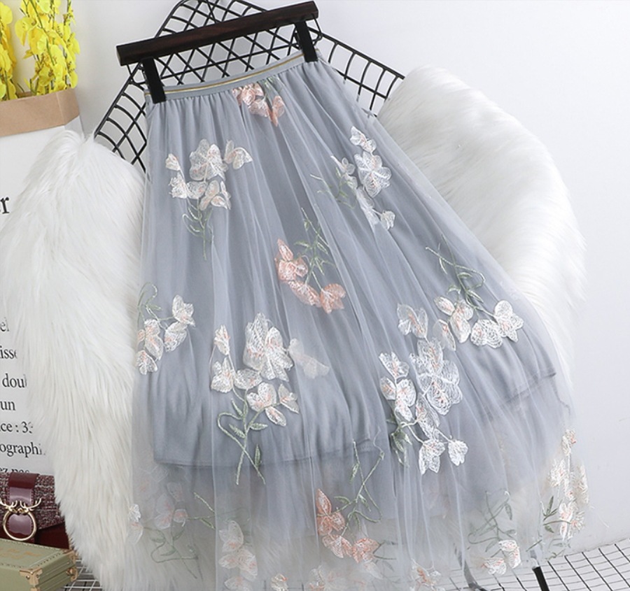 スカート ロングスカート ミモレ丈 ロング丈 Aライン 刺繍 チュール かわいい きれいめ カジュアル 上品 おしゃれ お洒落 大人可愛い 大人女子 こなれ感 ガーリー エレガント 存在感 無地 花柄