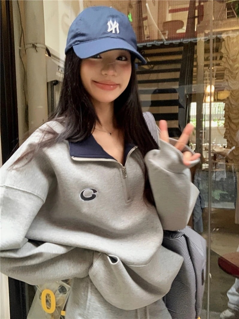 2024秋冬トレンドトップス長袖かわいいK-POPTロング黑白レディース韓国風ロゴ衣カラールーズゆったりカジュアルハーフおしゃれサイズスリーブシルエットファッションサイドシャツフット春