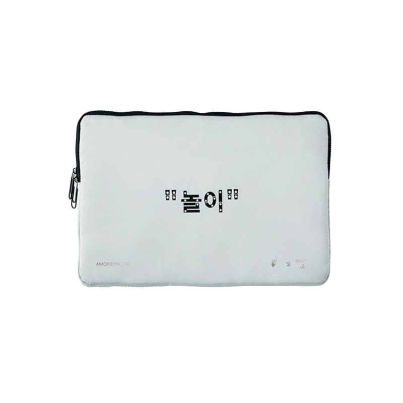 オフホワイト x Amore Pacific プレイキット