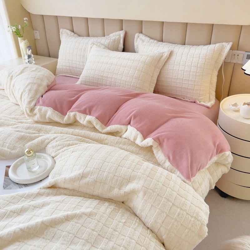 布団布団セット軽くて高級なミルクベルベットのプリンセスラビットファーの4点寝具セット高級キルトカバーコーラルフランネルシーツ
