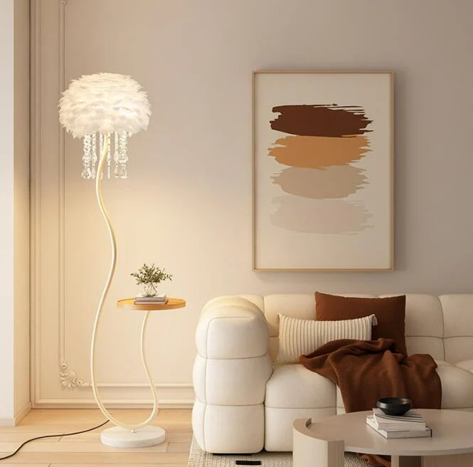 クリーム風 フロアランプ　サイドテーブル付き　多機能　水晶羽根ソファ横置きフロアランプリビングサイド置物ティーテーブル寝室ベッドサイドスタンド