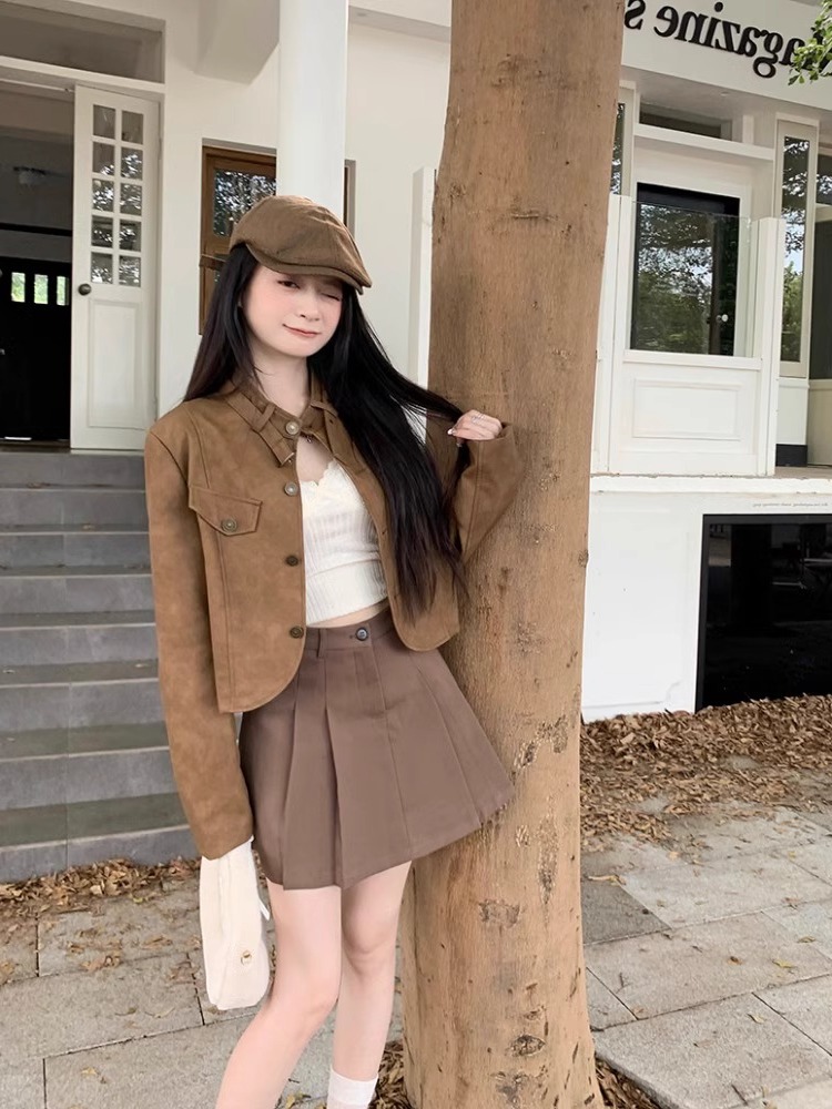 女性のための香港スタイルのレトロなブラウンレザージャケット2024年秋の新しいスタイルの小さな気質ショートオートバイジャケットトップ