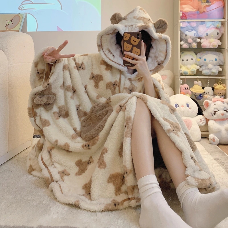 女の子のかわいいクマのコーラルベルベットパジャマ女性の厚いぬいぐるみマントスタイルナイトガウンホーム服ナイトガウン