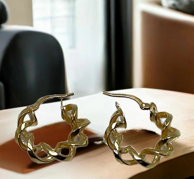 ウノアエレK18YGゴールドツイストデザインフープピアス ウノアエレK18YGゴールドツイストデザインフープピアス