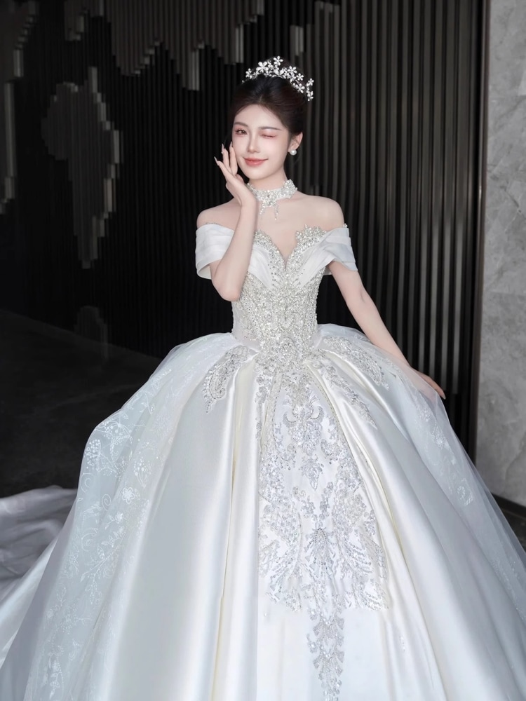 ワンショルダープリンセスウェディングドレス2025ロングトレーリングサテン宮殿スタイルの美しいメインウェディングドレスラグジュアリー