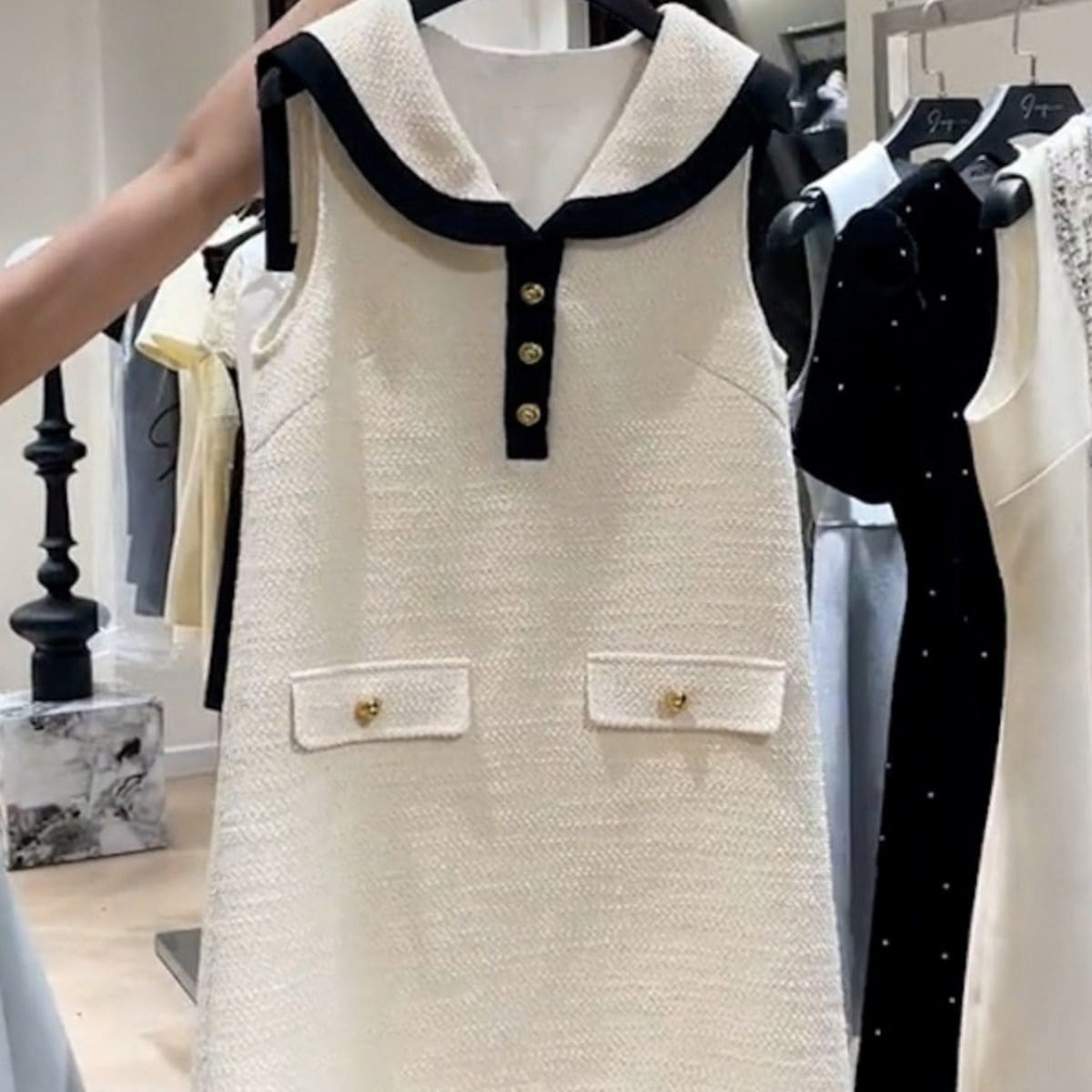 フランスのハイエンドテクスチャー小さなフレグランス女性の夏の新しいスタイルのためのハイエンドのエクサイズの白い袖のないネイビードレス