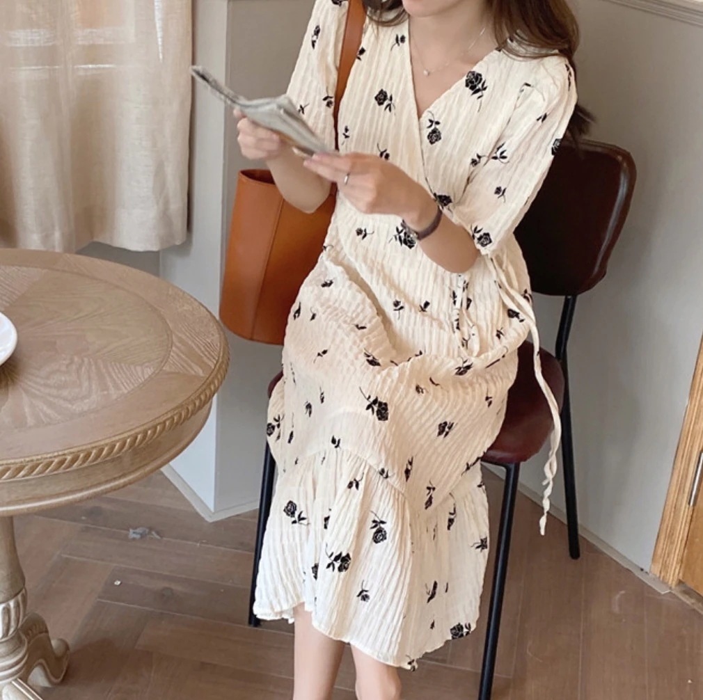 ワンピース 袖あり かわいい 大人可愛い きれいめ シンプル カジュアル 大人 上品 おしゃれ Vネック カシュクール 花柄 半袖 ロング丈 フレア ウエストマーク リボン 春夏 韓国 レース 韓国