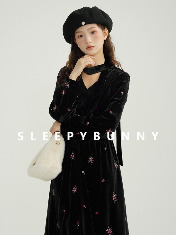 スリーピーラビット「ナイチンゲールとバラ」レトロ風Vネックベルベット花柄刺繍ドレス レディース スリムロングドレス