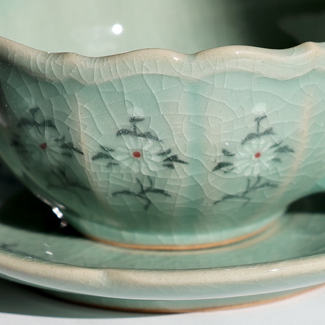 韓国マグカップ 青磁 象嵌 菊文様 コーヒーカップ 韓国伝統工芸品 博物館グッズ 国立博物館 プレミア