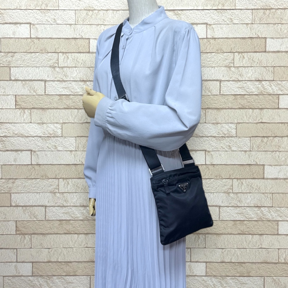 プラダ ショルダーバッグ ナイロン ブラック PRADA 中古