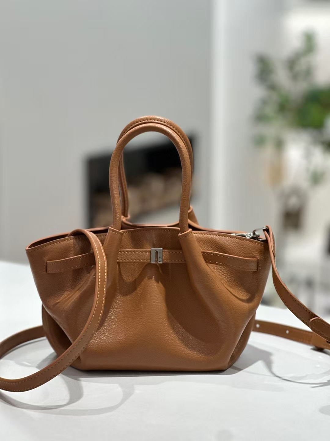 本革トートバッグ 　牛皮ショルダーバッグ　通勤通学トートバッグ　レディース 肩掛けバッグ　韓国ショルダーバッグ　大容量トートバッグ