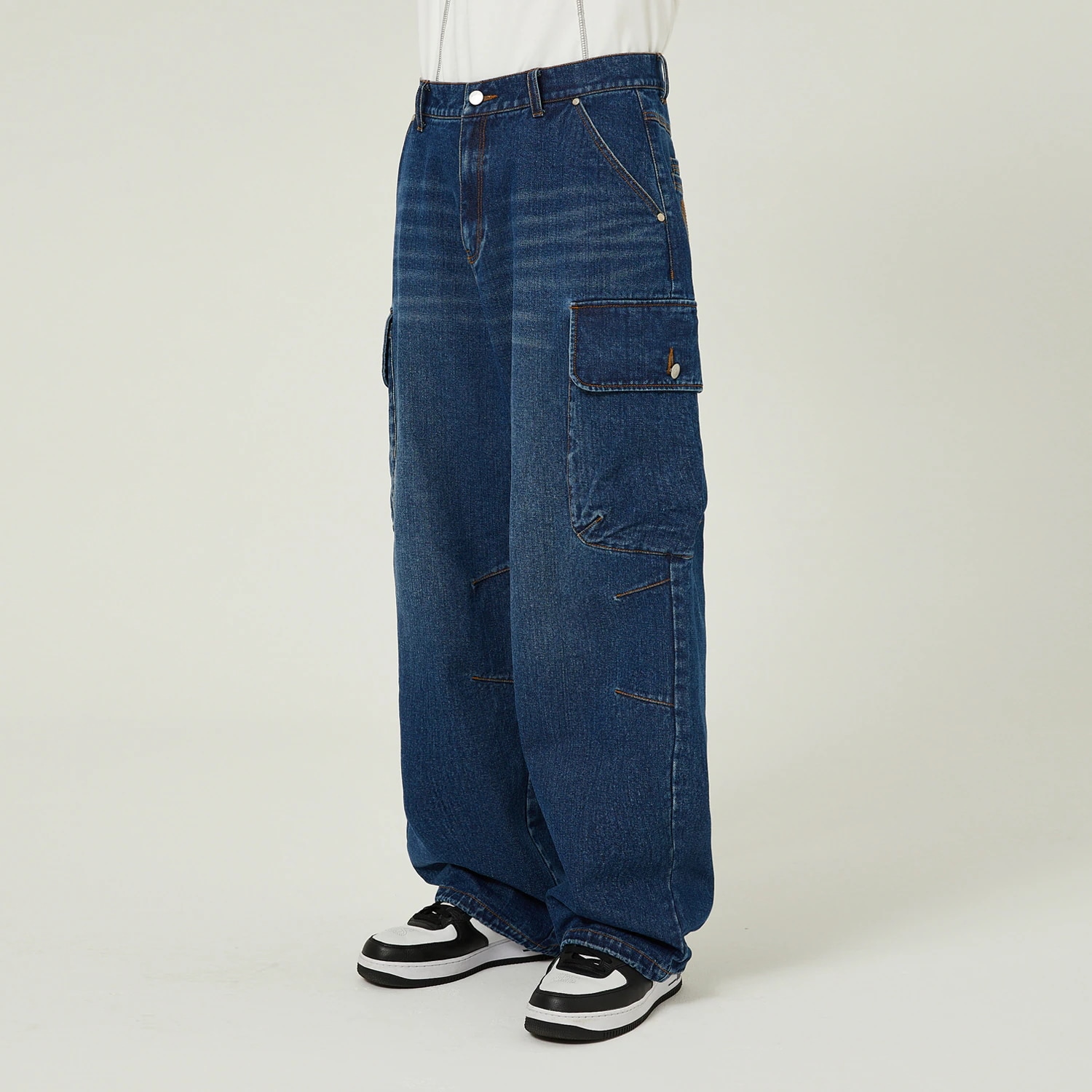 Parachute cargo washed denim pants MEDIUM BLUE