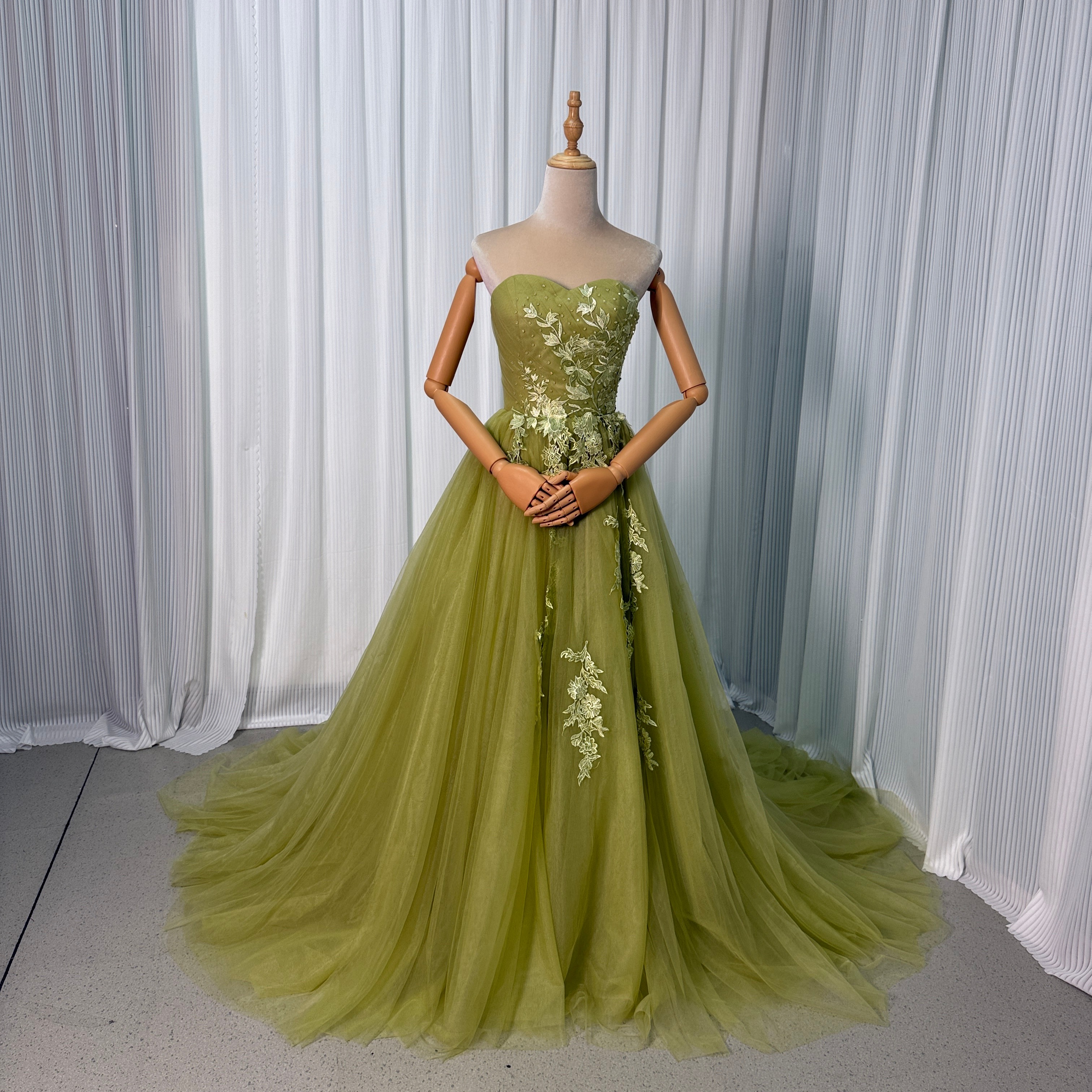 カラードレス グリーン ハンドビーディング ベアトップ 美しい花レース 大人っぽい 編み上げ 披露宴