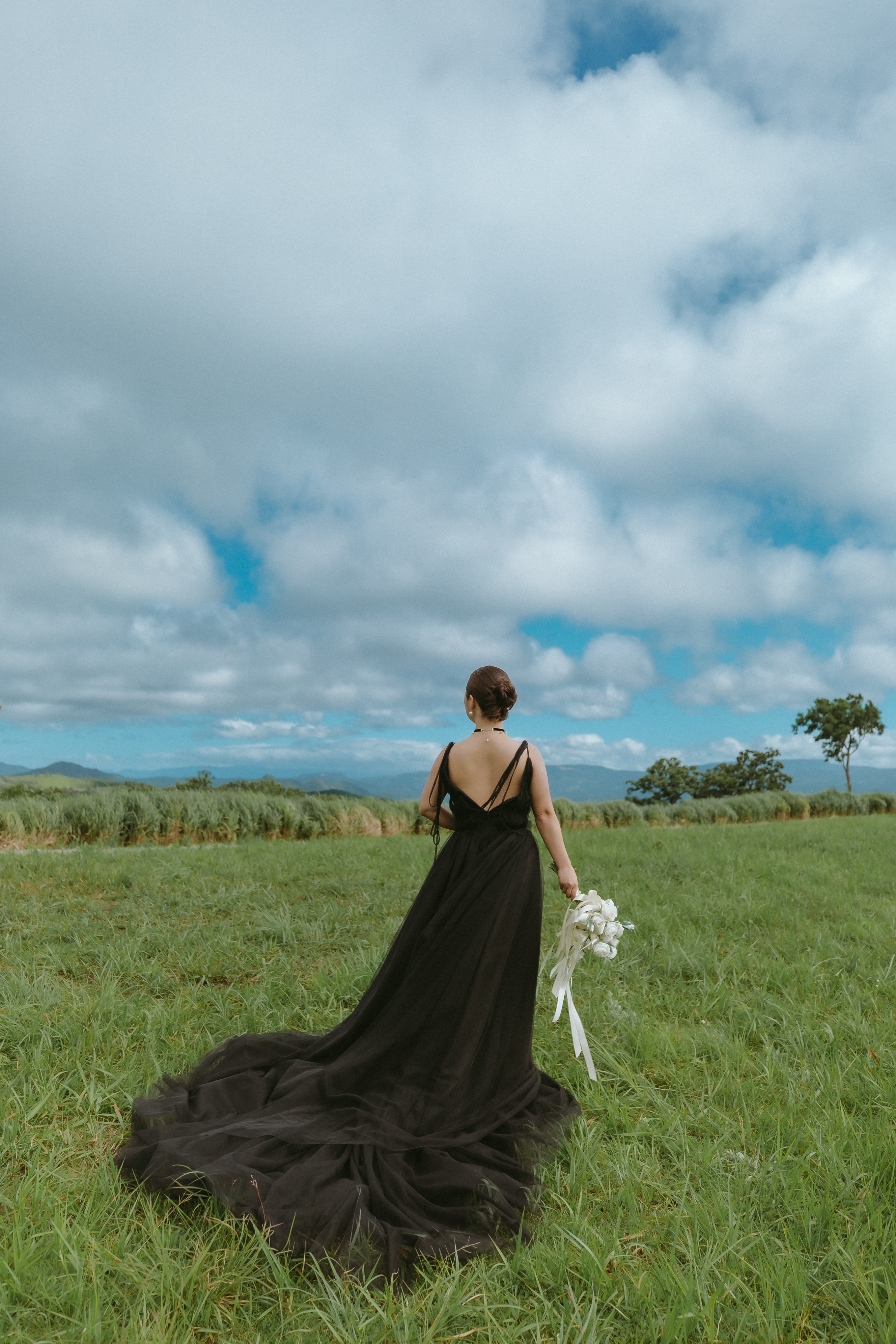 実例写真！カラードレス ブラック キャミソール Vネック ソフトチュール ファスナー 二次会
