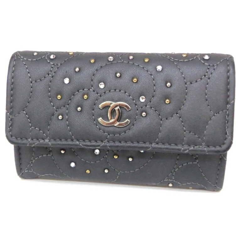 CHANEL ｺｲﾝｹｰｽ ｶｰﾄﾞｹｰｽ ｶﾒﾘｱ ﾗｲﾝｽﾄｰﾝ ﾁｬｺｰﾙｸﾞﾚｰ ﾗﾑｽｷﾝ 【中古】(57600)