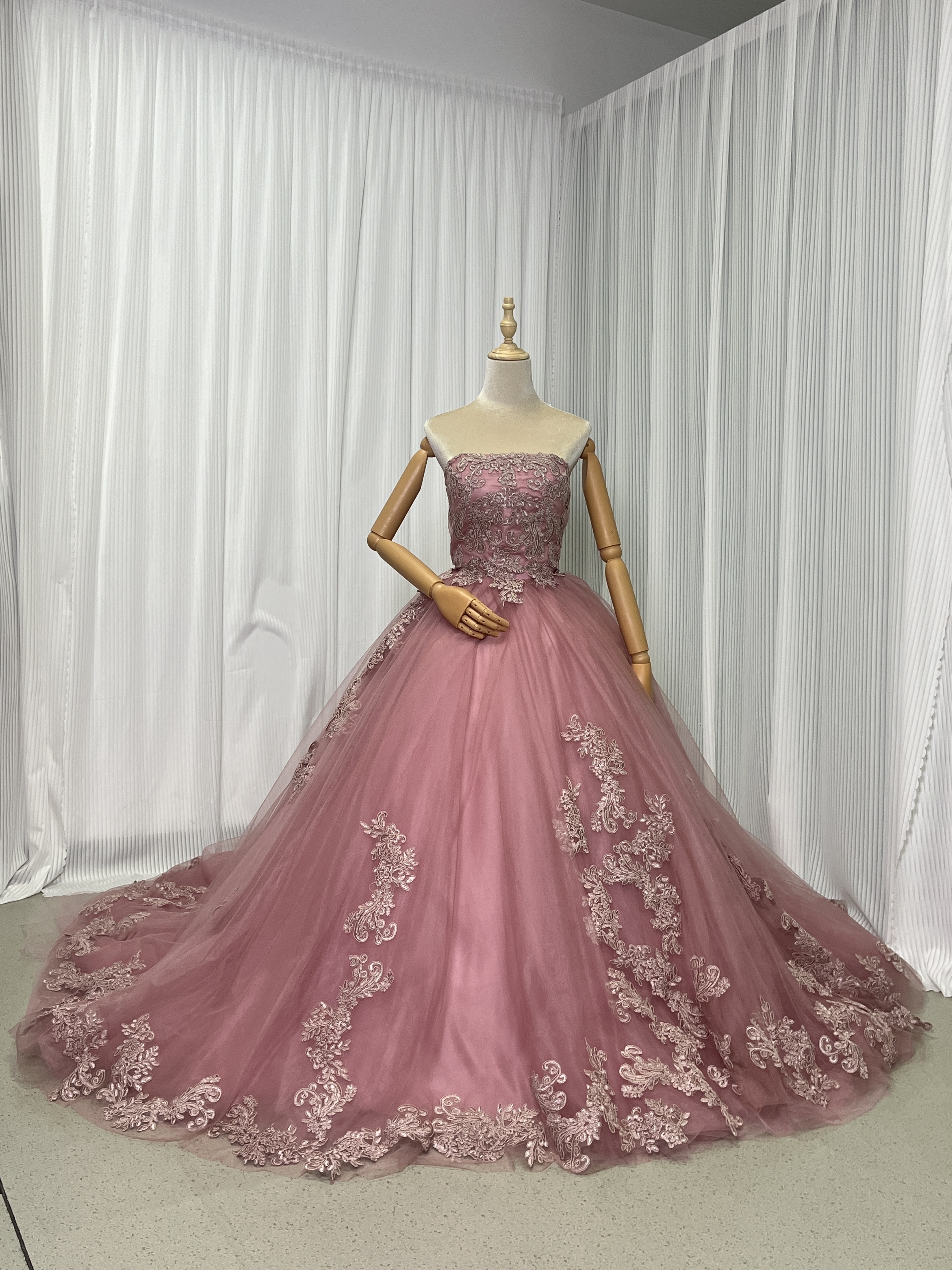 カラードレス ピンク ベアトップ 繊細レース チュールスカート 可愛い 編み上げ 披露宴