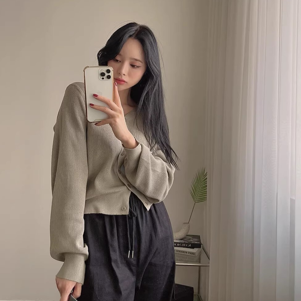 トップス ブラウス カーディガン ショート ショート丈 長袖 Vネック ボタン付き ナイロン ビスコース かわいい 大人可愛い きれいめ シンプル カジュアル 大人 上品 おしゃれ お洒落 かっこいい