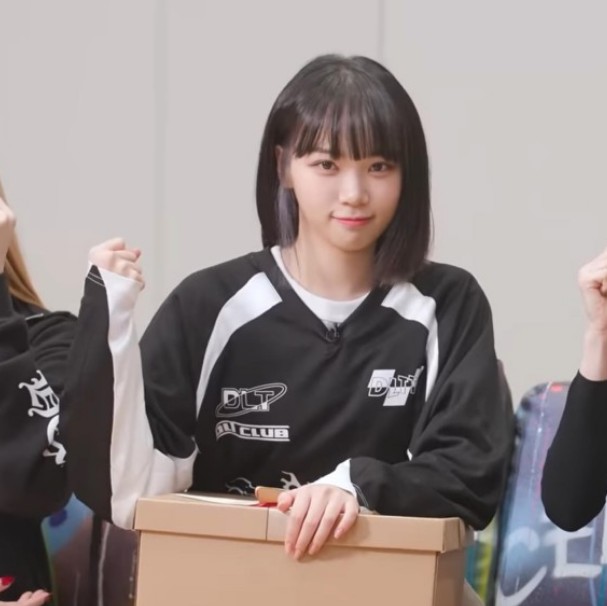 チェウォン着用 ラグラン Tシャツ ブルー チェウォン着用 ラグラン Tシャツ ブルー - メルカリ