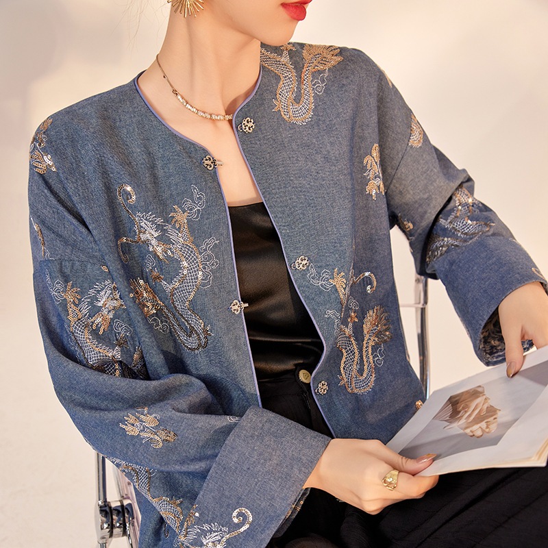早い秋のハイエンドレトロハンドブロイダードラゴンパターンデザイントップファッショナブルなライトライトナショナルスタイルショートジャケットm8070