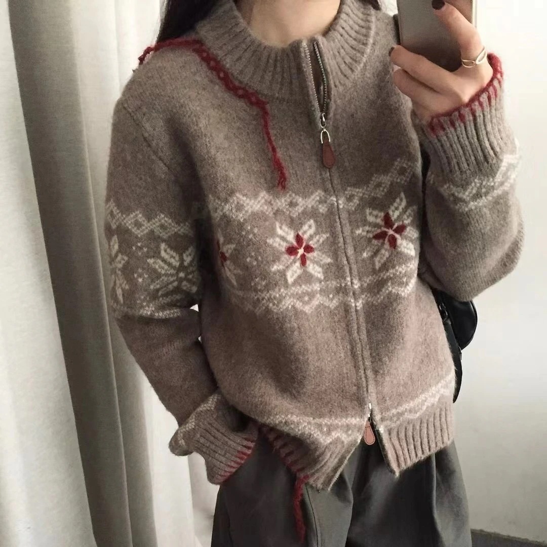 レトロなフェア島のダブルジッパーの雪のセーターのコートの女性の衝突色の手作りの刺繍のゆるいデザイン感のニットカーディガン