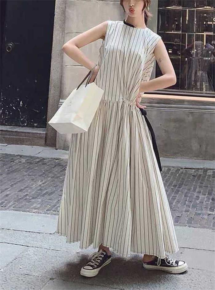 ワンピース ストライプ ノースリーブ ラウンドネック デザイン感 プルオーバー ロングワンピース ウエストマーク サイドリボン プリント レディース ロング ワンピ 着痩せ 体型カバー ゆったり おし 5,177円