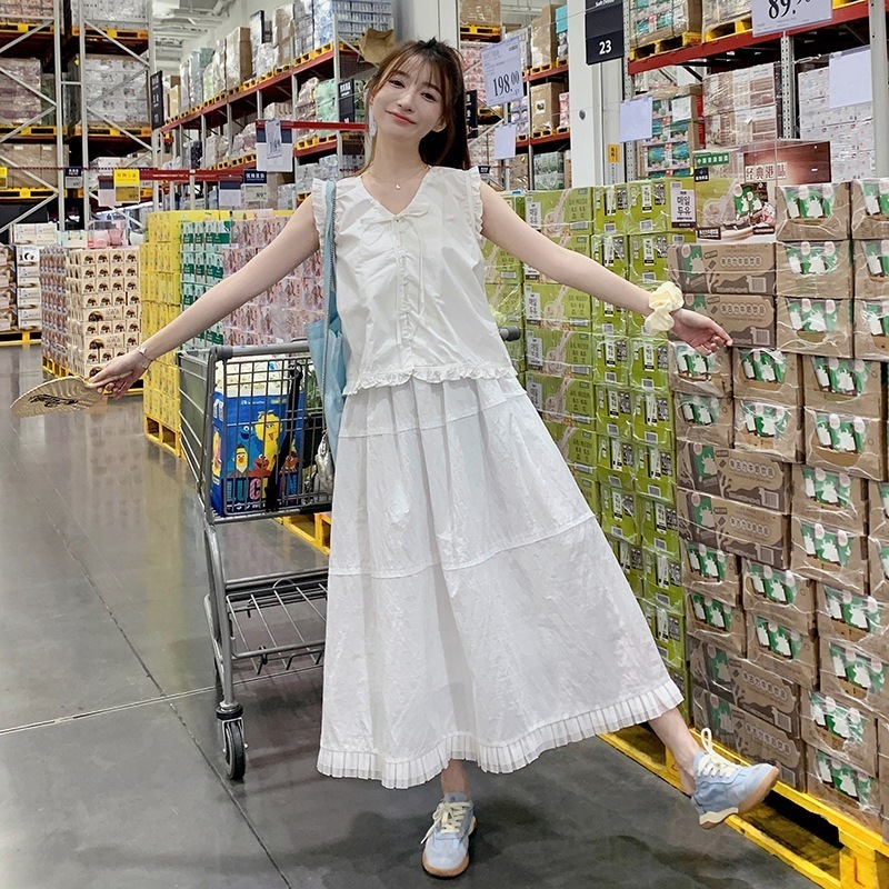 実際のソリッドカラーベストスーツドレス2024新しい木の耳エッジVネックノースリーブシャツ半身スカート甘い風のスーツ