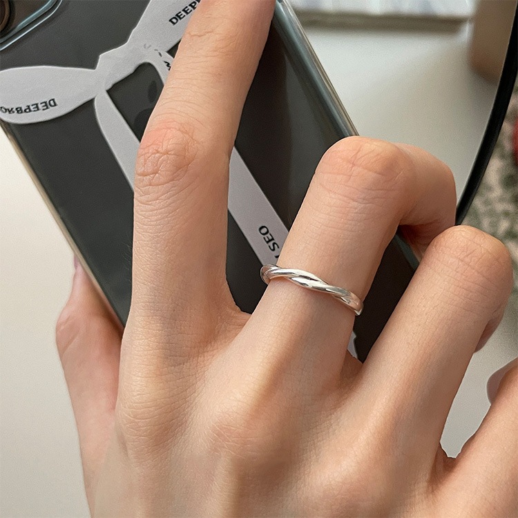 ツイストツイストリング女性用インコールドスタイルニッチミニマリストデザイン幾何学ライン人差し指リング
