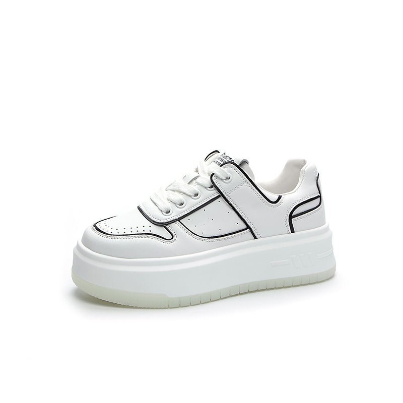 厚底のスポーツカジュアルな板靴 本革の白い靴 4,263円