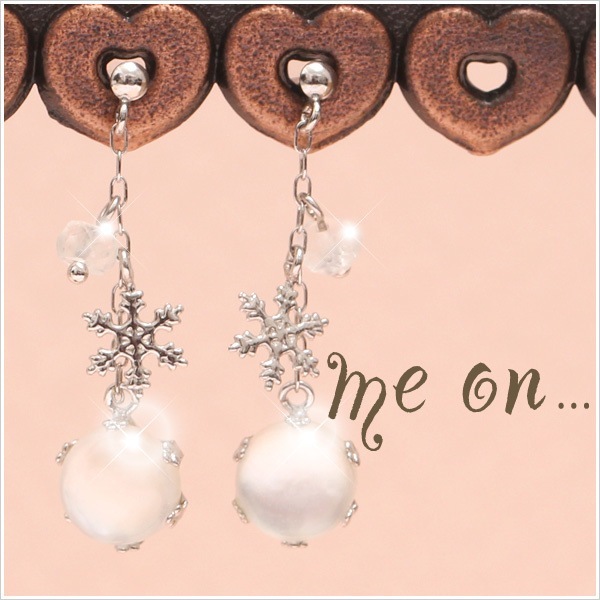 me on... K10WG ムーンストーン スノークリスタルモチーフ ピアス 発送目安２-３週間
