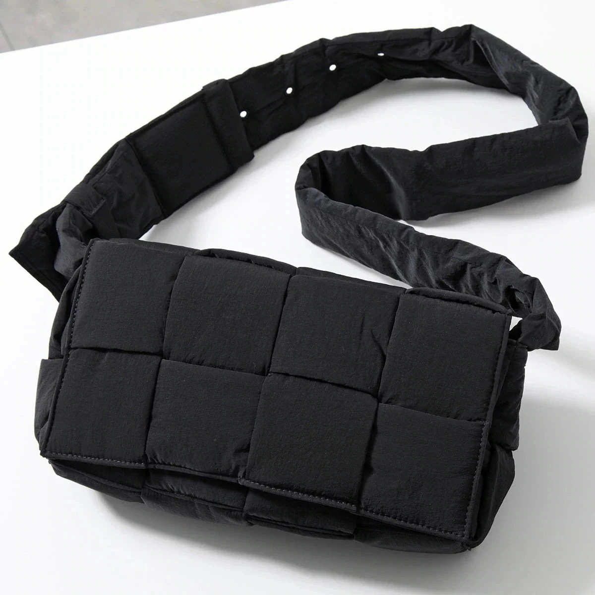 BOTTEGA VENETA ボッテガヴェネタ バッグ MEDIUM PADDED CASSETTE ミディアム パテッド カセット 749878 VBO81