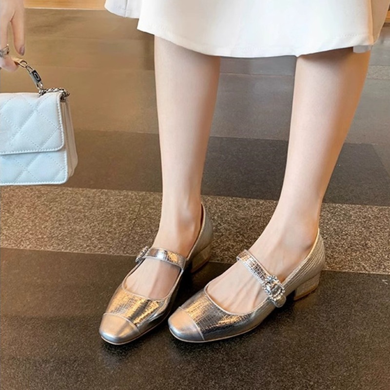 本物の革張りの靴シルバーメアリージェーンシューズ女性厚いかかと汎用浅い口靴丸いラインストーンバックルフランスのハイヒール