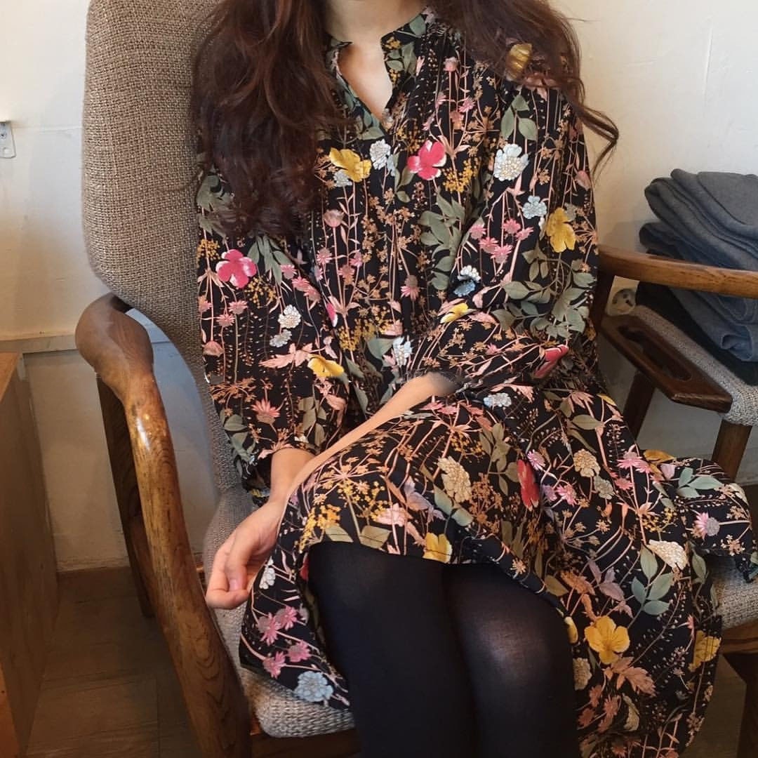 1396. レトロ花柄ワンピース（ブラック） 2019 春夏 sale 通学 女子会 膝丈 シャツワンピース 総柄 長袖