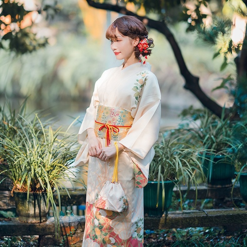 伝統 女子 正装 浴衣 アニメ 演出 写真撮影 セット 和服 優雅で華やかなデザイン 高級感あふれる仕立て 上品で快適な着心地和の美を感じる一着