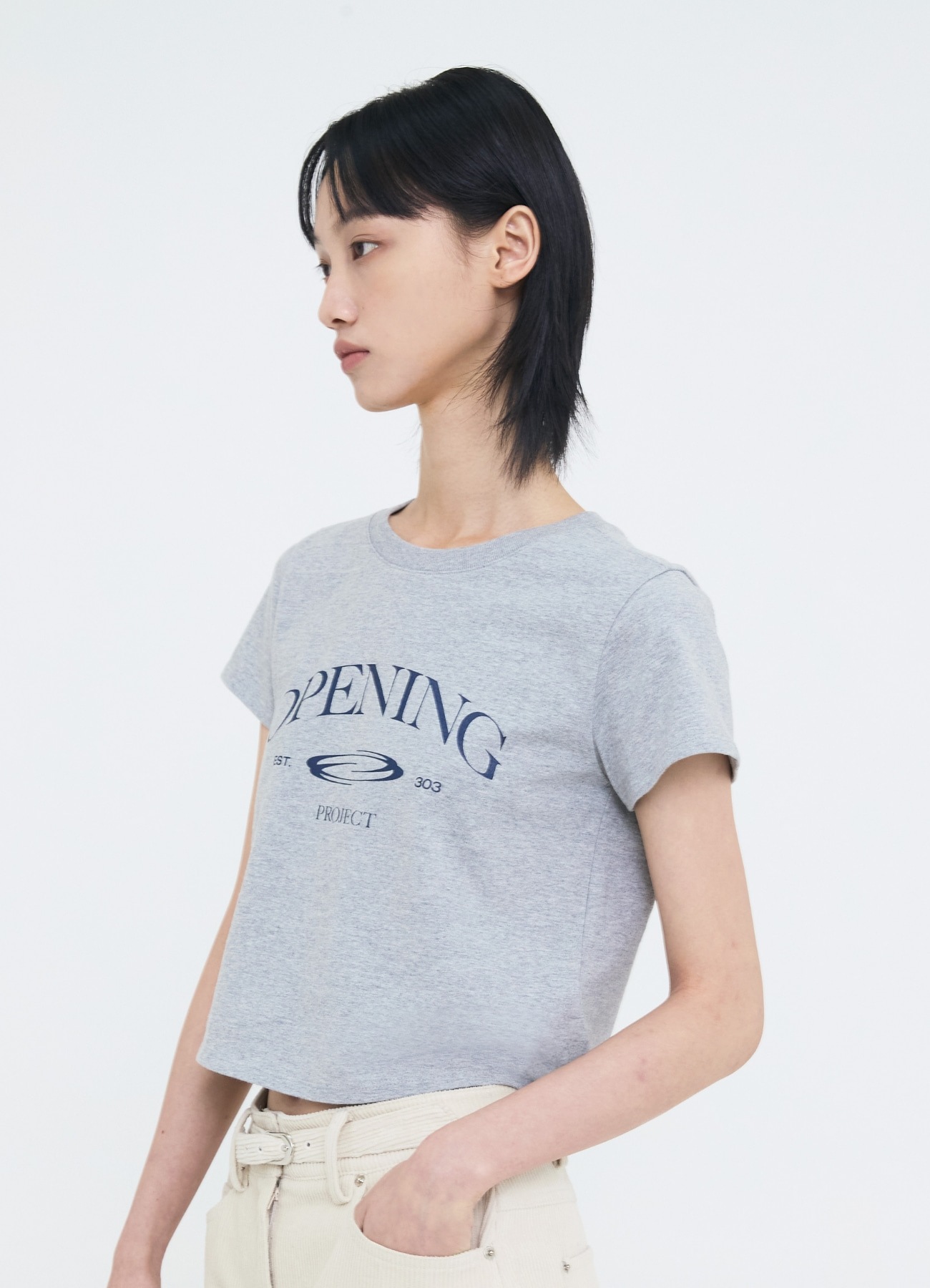 [오프닝프로젝트]W クロップ セリフ レタリング ハーフ Tシャツ(White, Grey)