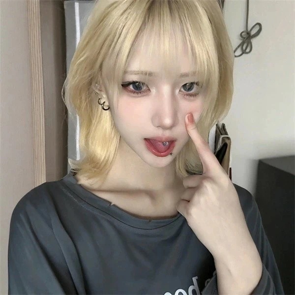 【品質良い 大好評中】ウィッグ ミディアムへア ストレート ゴールド 金髪 前髪あり フルウィッグ 可愛い コスレ ロリータ ゴスロリ 原宿 レディース コスチューム 仮装 大人 おしゃれ 普段使い