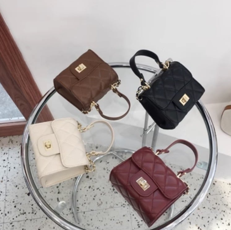 バッグ カバン 鞄 レディースバッグ ショルダーバッグ 斜めがけバッグ ミニバッグ 小バッグ 斜めがけ 肩がけ コンパクト かわいい 大人可愛い きれいめ シンプル カジュアル 大人 上品 おしゃれ