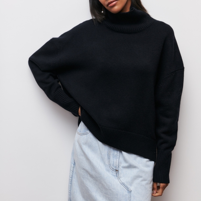 レディース トップス ニット セーター プルオーバー 長袖 萌袖 ハイネック ワイド オーバーサイズ 伸縮性 かわいい 大人可愛い きれいめ シンプル カジュアル 上品 おしゃれ かっこいい レトロ