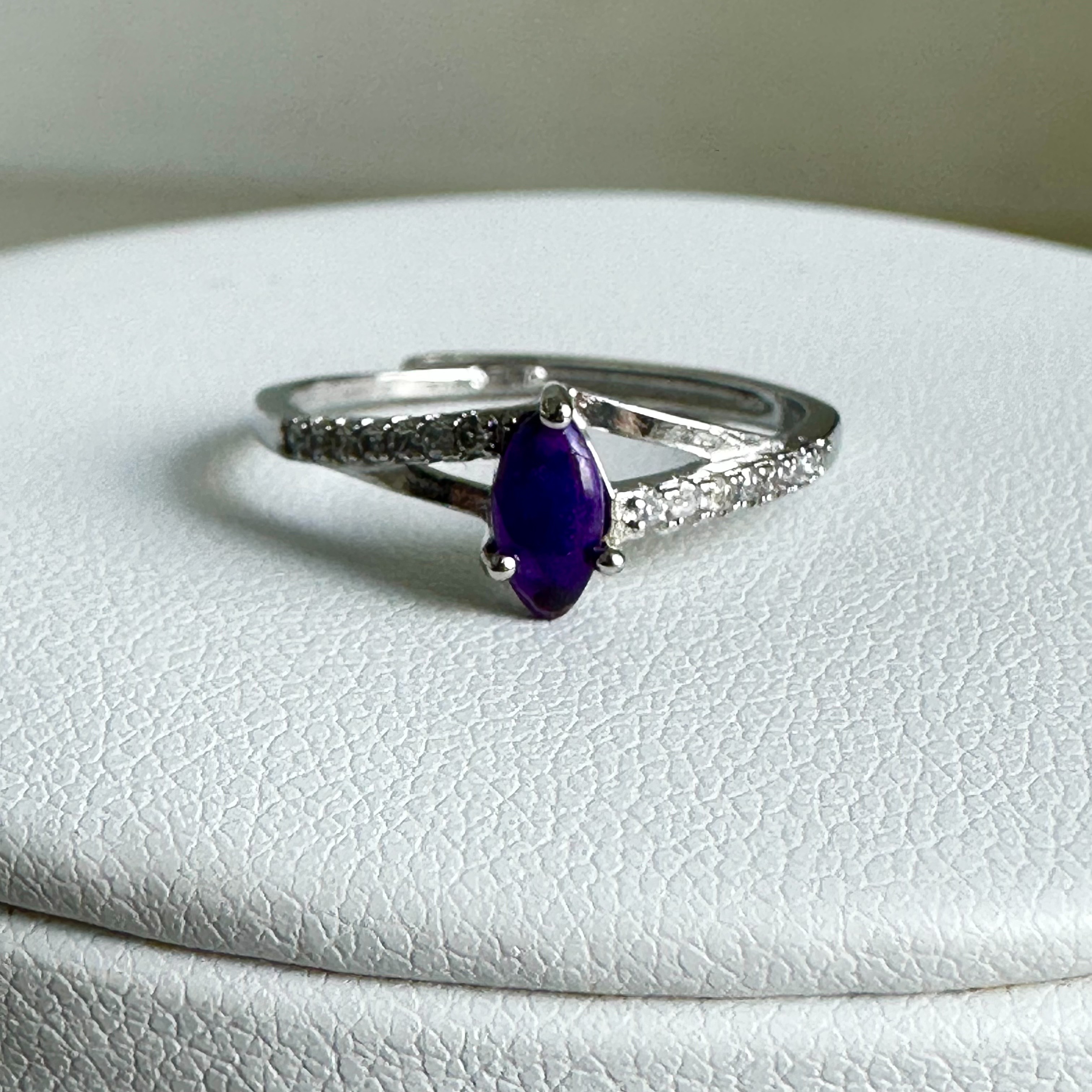 天然スギライトリング[GLU4]【式神封入】【レア】精神の安定