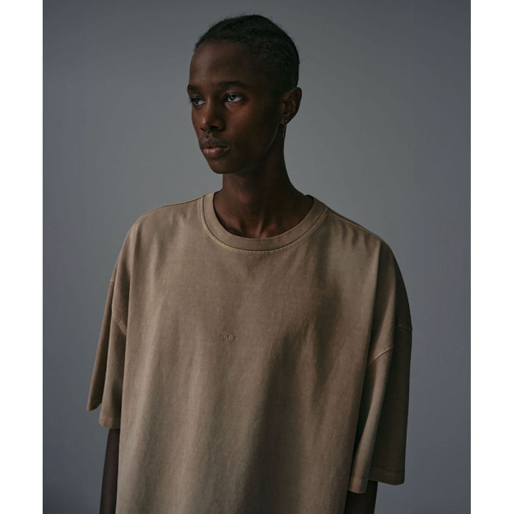 ザ・アンチプラットフォーム・サンブリーチ・オーバーフィットTシャツ (ベージュ)