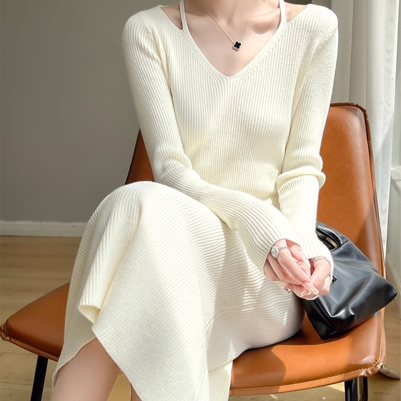 レディース ワンピース ニットワンピ ミモレ ロング 長袖 Vネック タイト Iライン フェミニン かわいい 大人可愛い きれいめ シンプル 上品 おしゃれ クール ベーシック 無地 秋 冬 デート 6,926円