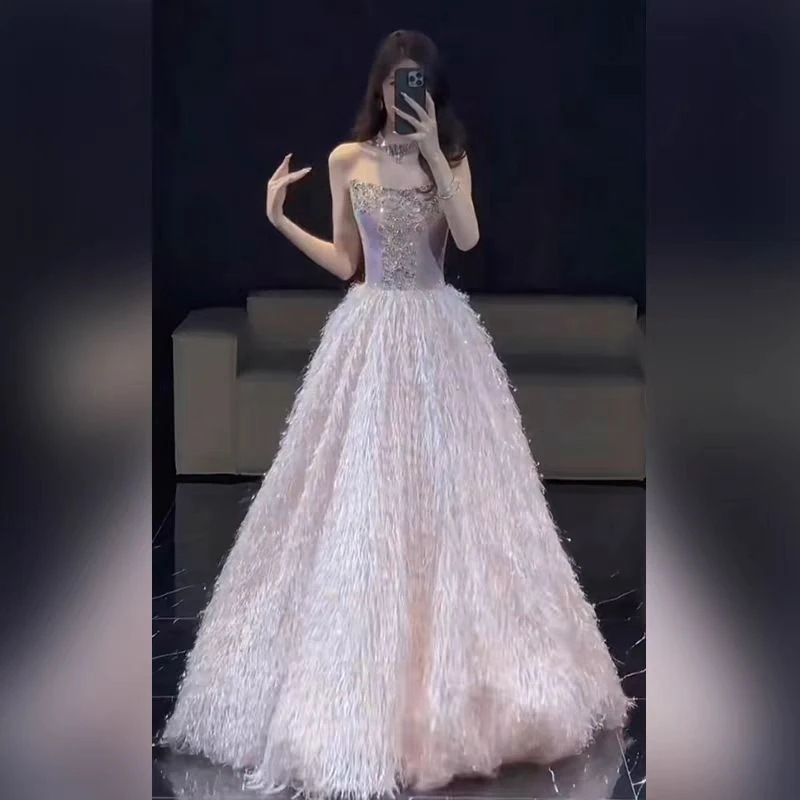 ドレスの女性ハイエンドでエレガントな若者2025バンケットホストパフォーマンスエンゲージメントテストワンピースドレスドレス