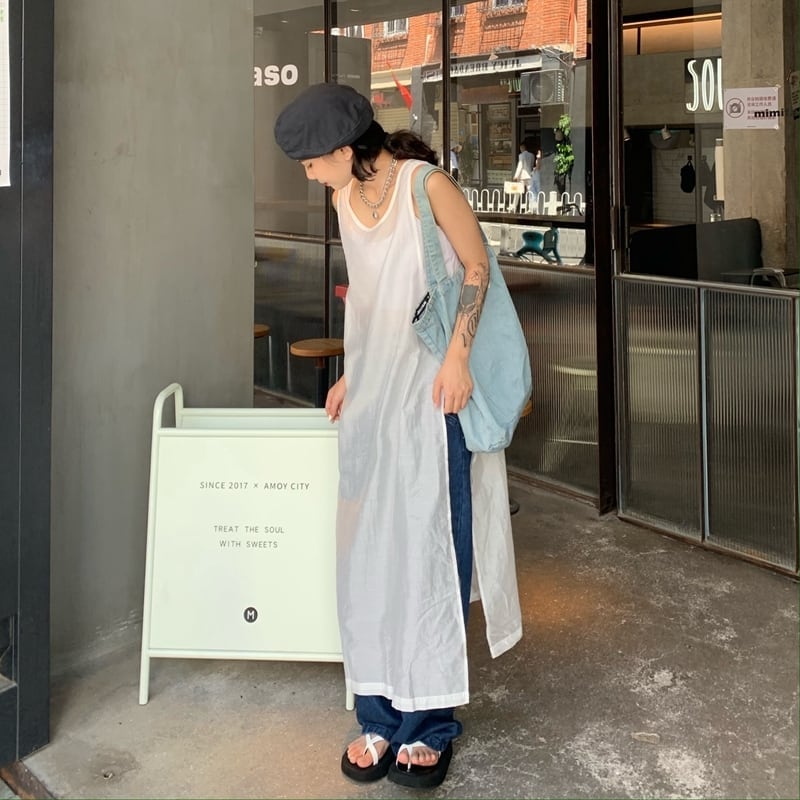 超ロング トップス 肩出し タンクトップ l ロングベスト 白 無地 ノースリーブ スリット 春 夏 トップス ワンピース風 シンプル カジュアル ラフ ゆったり 着回し 可愛い ホワイトコーデ