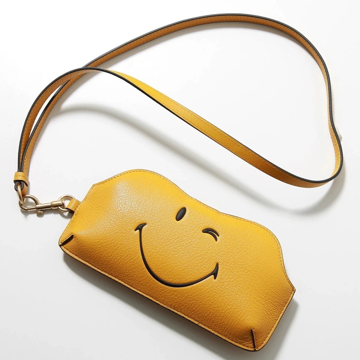 ANYA HINDMARCH アニヤハインドマーチ サングラスホルダー Wink ウインク 201803 レディース ネックストラップ付き メガネケース MUSTARD 5050925201803