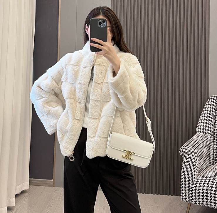 アウター コート ジャケット 長袖 ハイネック タートルネック ファスナー ファー 厚手 大人可愛い きれいめ シンプル 上品 おしゃれ 個性的 20代 30代 40代 レディース 女性用 女の子 デ