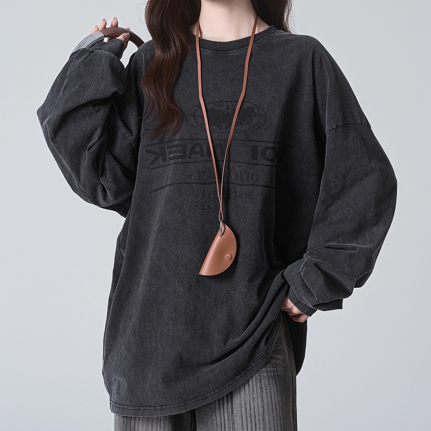 トップス カットソー Tシャツ 長袖 クルーネックプルオーバー ミディアム丈 かわいい 大人可愛い きれいめ シンプル 上品 レトロ おしゃれ かっこいい カジュアル こなれ感 個性的 主役級 存在感