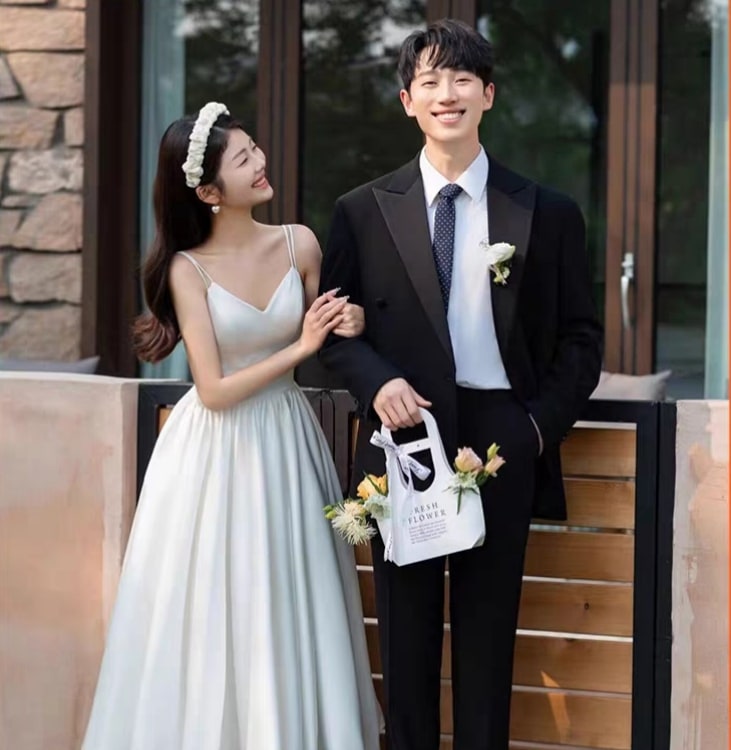 ウエディングドレス 白 Aラインドレス エンパイアライン トレーンライン ブライダル 結婚式 花嫁 挙式 二次会 レディース ロングドレスプリンセスライン 撮影