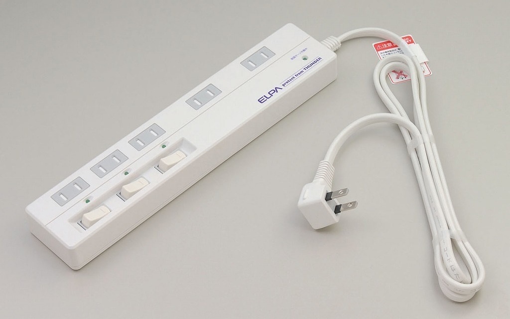 （まとめ買い）サージ付マルチタップ 5P1.5M WLS-5015B（W） [x3]